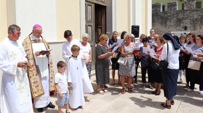 Biskup Štironja blagoslovio nova zvona u Vrsaru